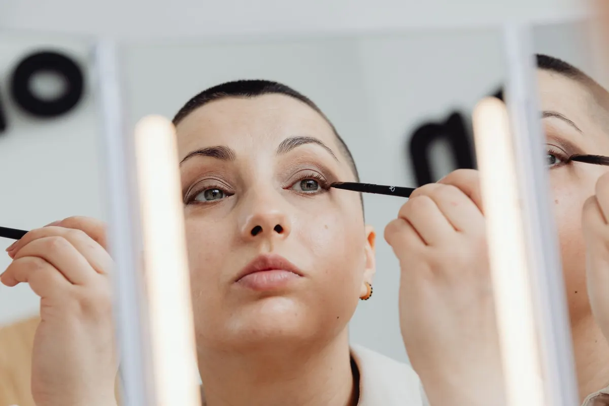 Lilac Eyeliner for Over-50s: A Step-by-Step Guide to Soft Purple Definition